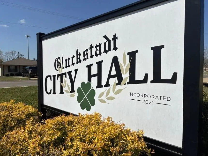 Sign for Gluckstadt City Hall featuring a green four-leaf clover and the text Incorporated 2021.